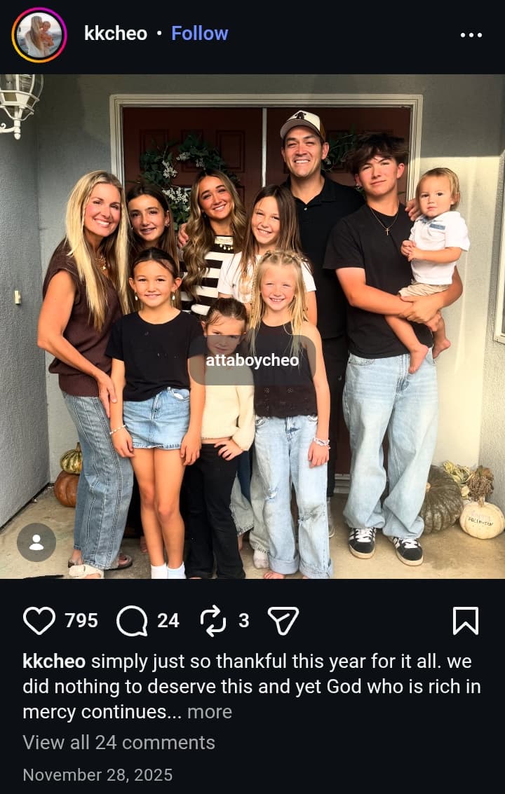 Image - Brinkley Cheo, is pictured with her family, including her parents, Scott and Katelyn, her seven siblings, Sawyer, Haven, Luna, Aspen, Storie, Golden, and her youngest brother; picture as posted by her mother back in November 2025. 