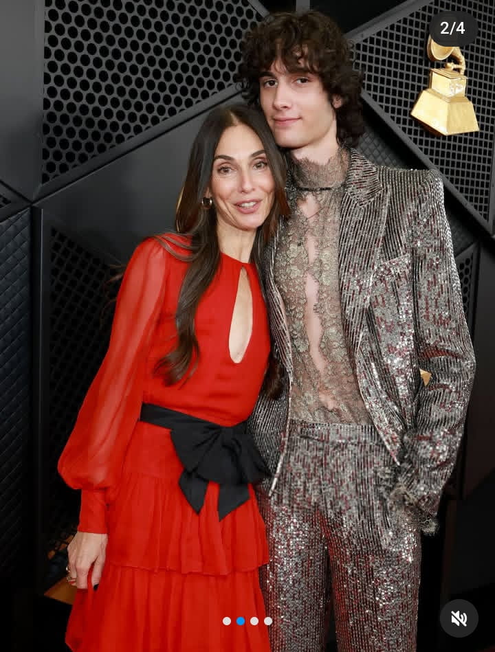 Image - Sombr, is pictured with her mother, Bennah Serfaty, on red carpet at the 2026 Grammys.