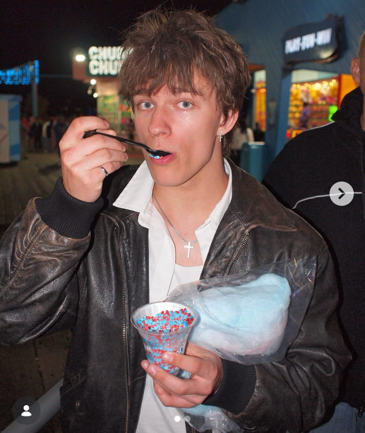 How tall is Alex Sampson? Biography, Age, Height: Family, Ethnicity, Girlfriend, Net Worth