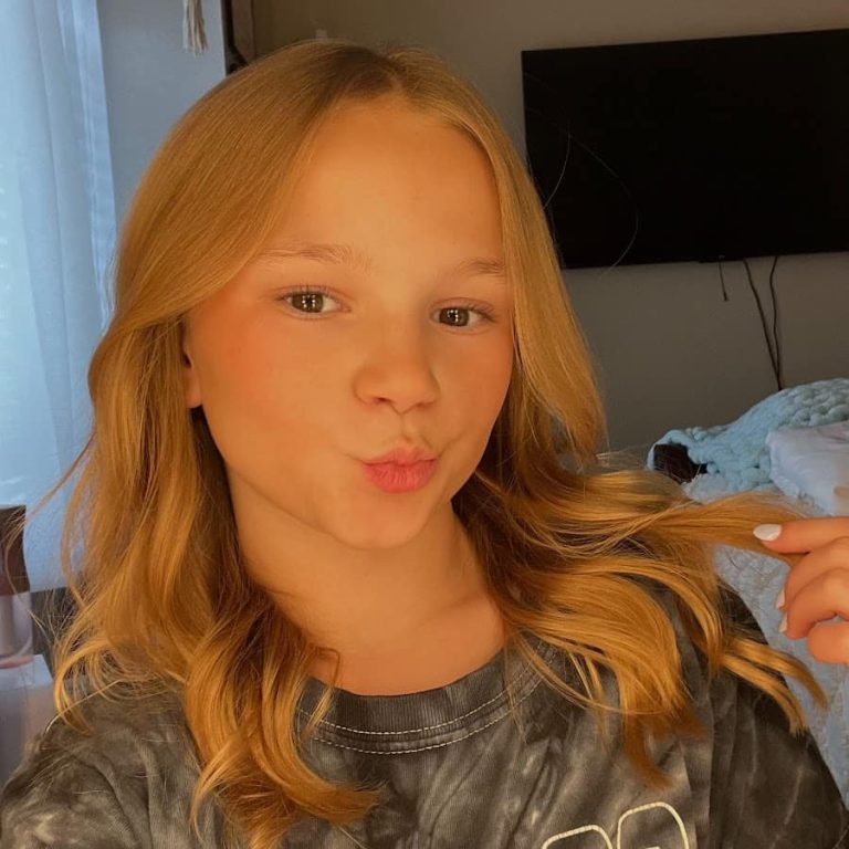 How old is Lifewith_Harp? Real Name, Biography, Age, Parents, Siblings: Family, Ethnicity, Height, Boyfriend, Net Worth